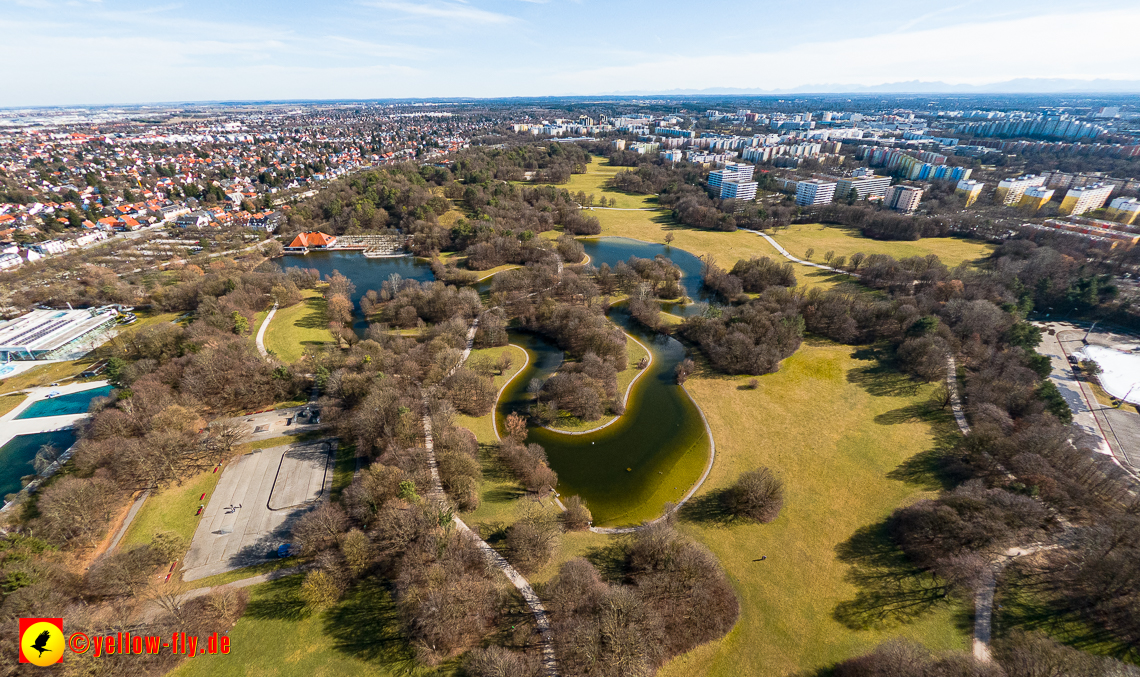 20.02.2023 -  Ostparksee und Schule am Strehleranger mit Umgebung in Neuperlach